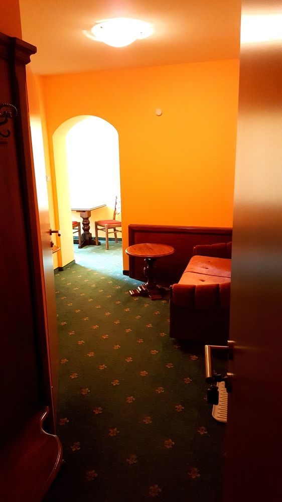 Hotel Hahnbaum Санкт Йохан им Понгау Екстериор снимка